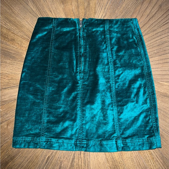 Free People Jade Green Velvet Mini Skirt Size 0 - Picture 2 of 3